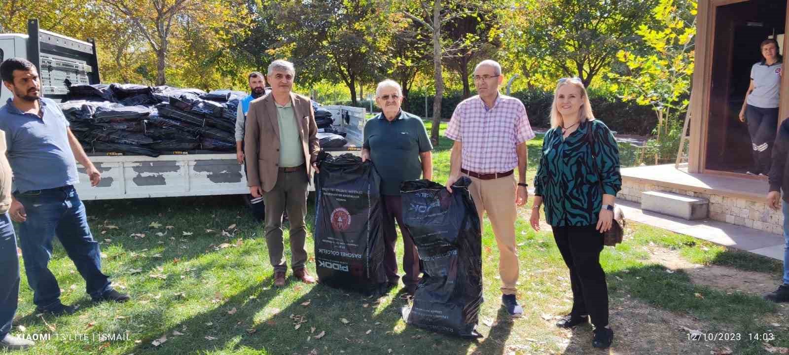 Büyükşehirin zeytin üreticilerine örtü desteği devam ediyor