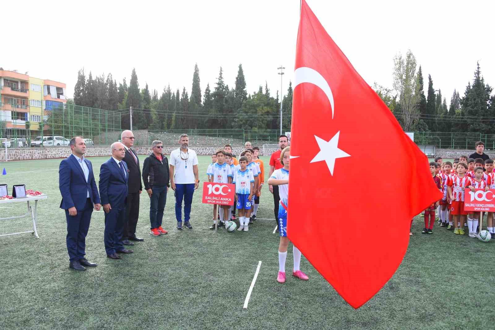 Salihli’de 100.Yıl Cumhuriyet Kupası başladı