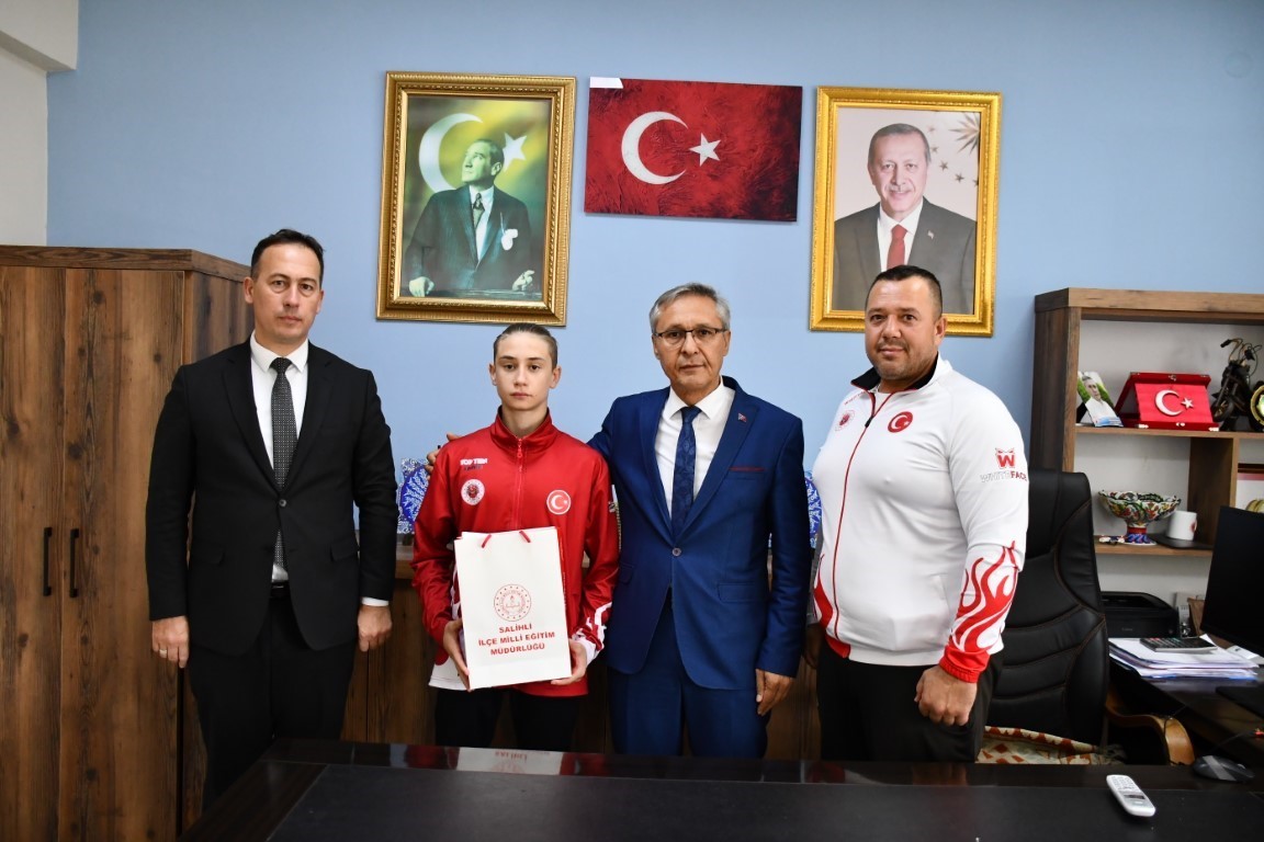 Kaymakam Sağlam, dünya ikincisini ödüllendirildi