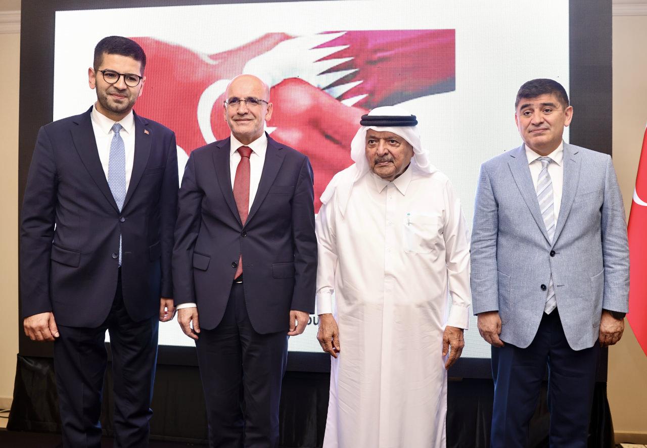 Mehmet Şimşek, Doha'da yatırım toplantısına katıldı