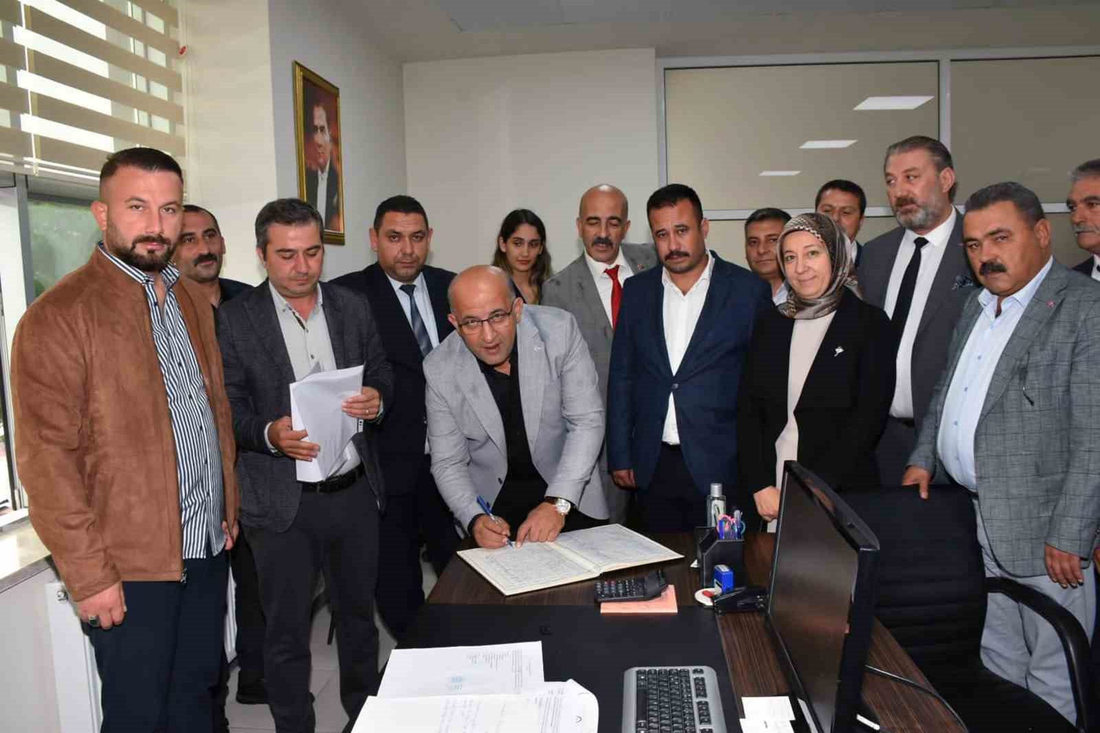 MHP Muğla İl Başkanı Akarfırat mazbatasını aldı