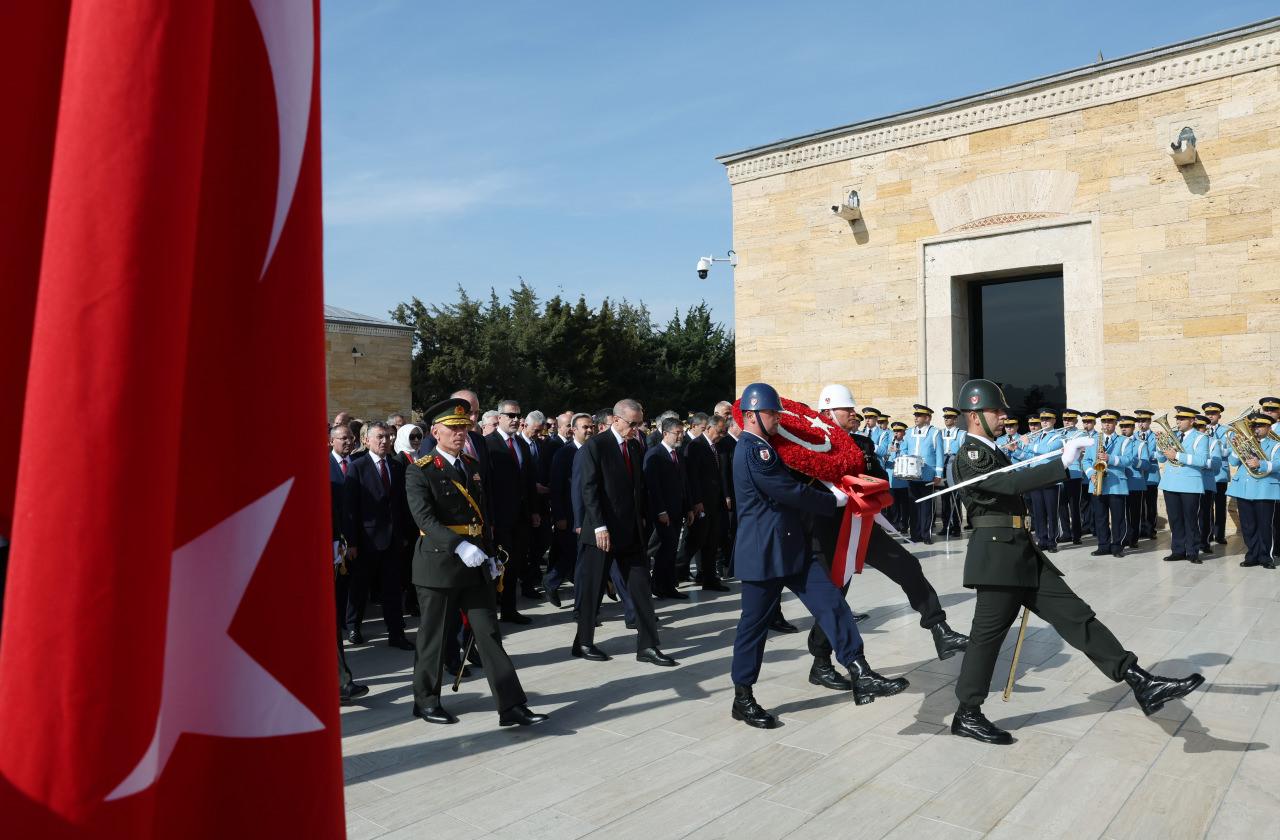 Devlet erkanı Anıtkabir'de: Cumhurbaşkanı Erdoğan'dan önemli mesajlar
