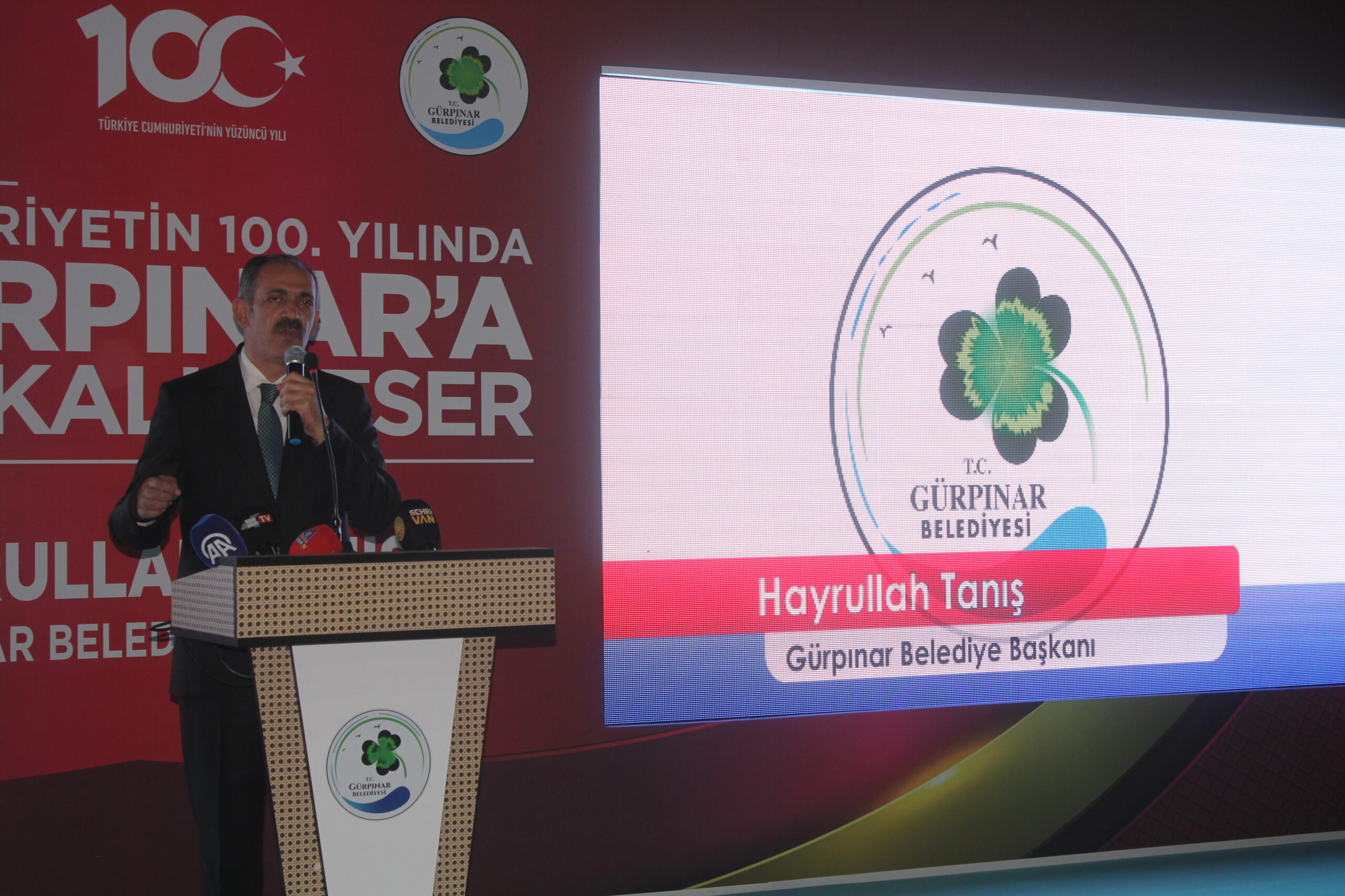 Başkan Tanış Gürpınar’a kazandırdıkları 100 kalıcı eseri tanıttı