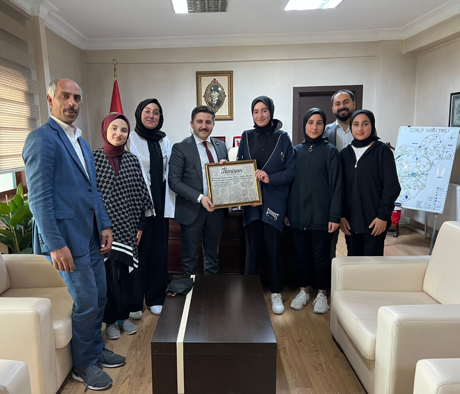 Başarılı öğrenciler Kaymakam Bulut’u ziyaret etti