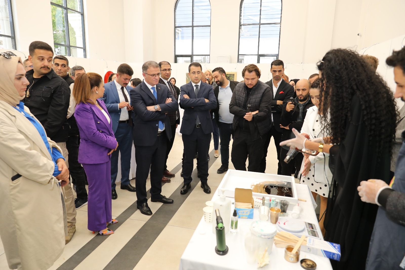 Van’da “Işıltının Ahengi” sergisi yapıldı