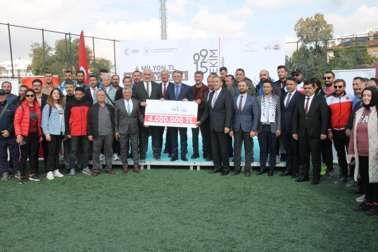 Van’da Amatör Spor Kulüplerine 4 milyon TL’lik nakdi destek