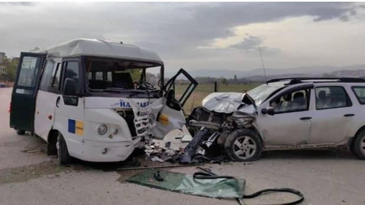 İnegöl’de cip yolcu minibüsüne çarptı: 11 yaralı