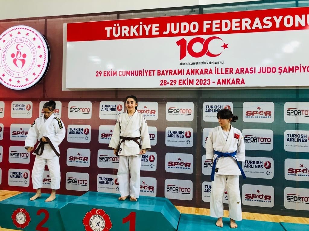 Hakkarili judocular 3 altın ve 2 gümüş madalya kazandı