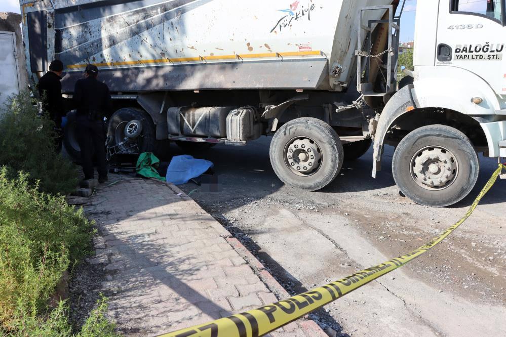 Kayseri'de kahreden olay! Engelli genç akülü aracıyla kamyonun altında kaldı