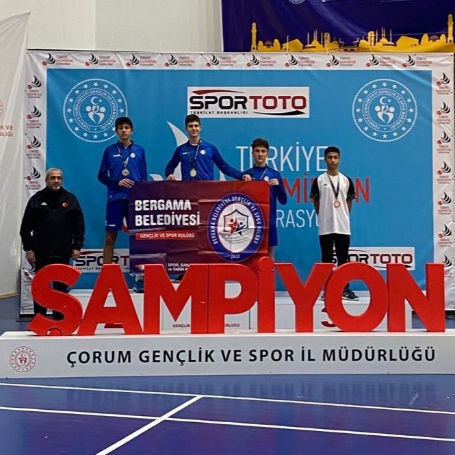 Bergama Belediyesi Badminton Takımı başarıdan başarıya koşuyor