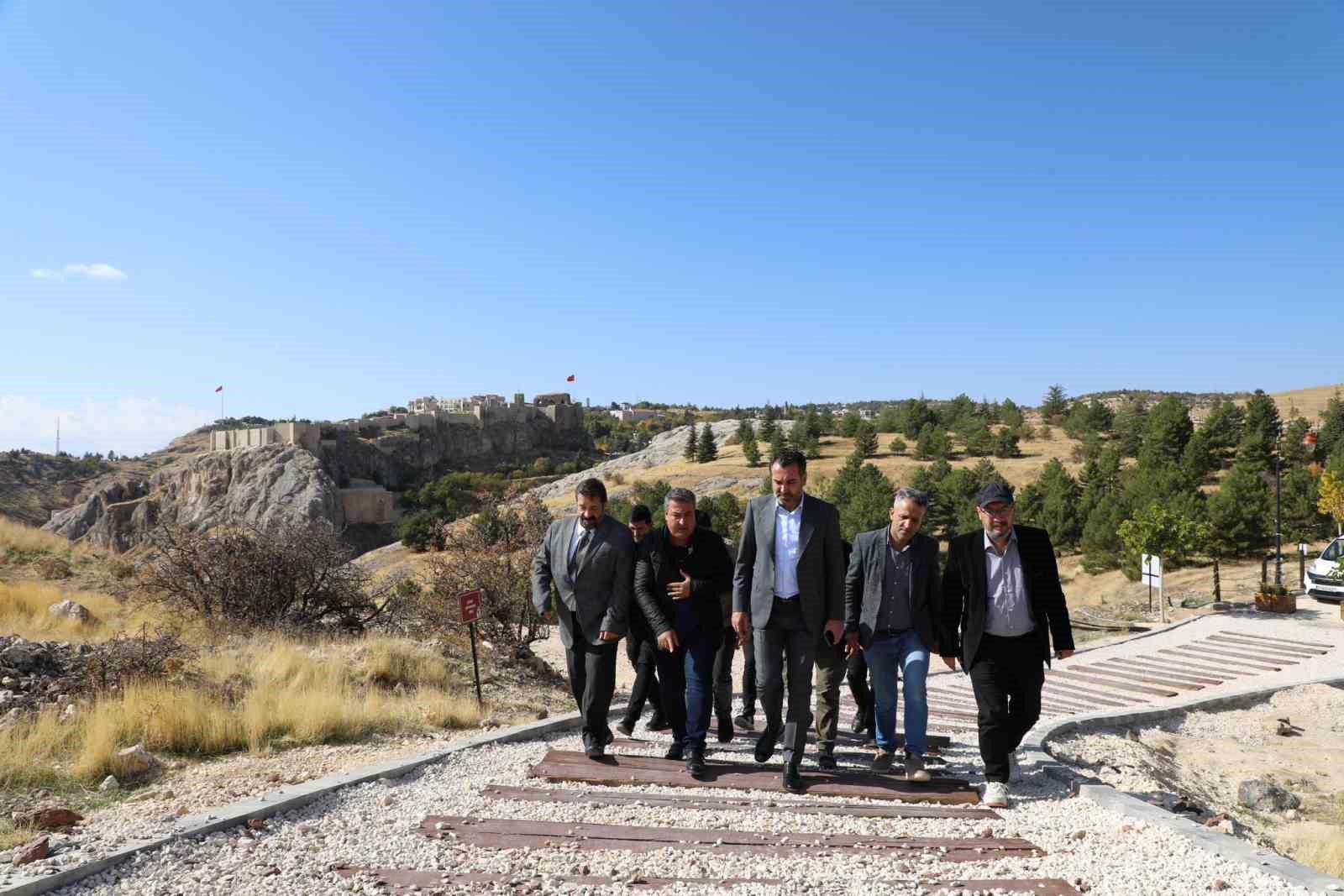 Başkan Şerifoğulları, “Elazığ’ımıza duyduğumuz aşkla çalışmalarımıza devam ediyoruz”
