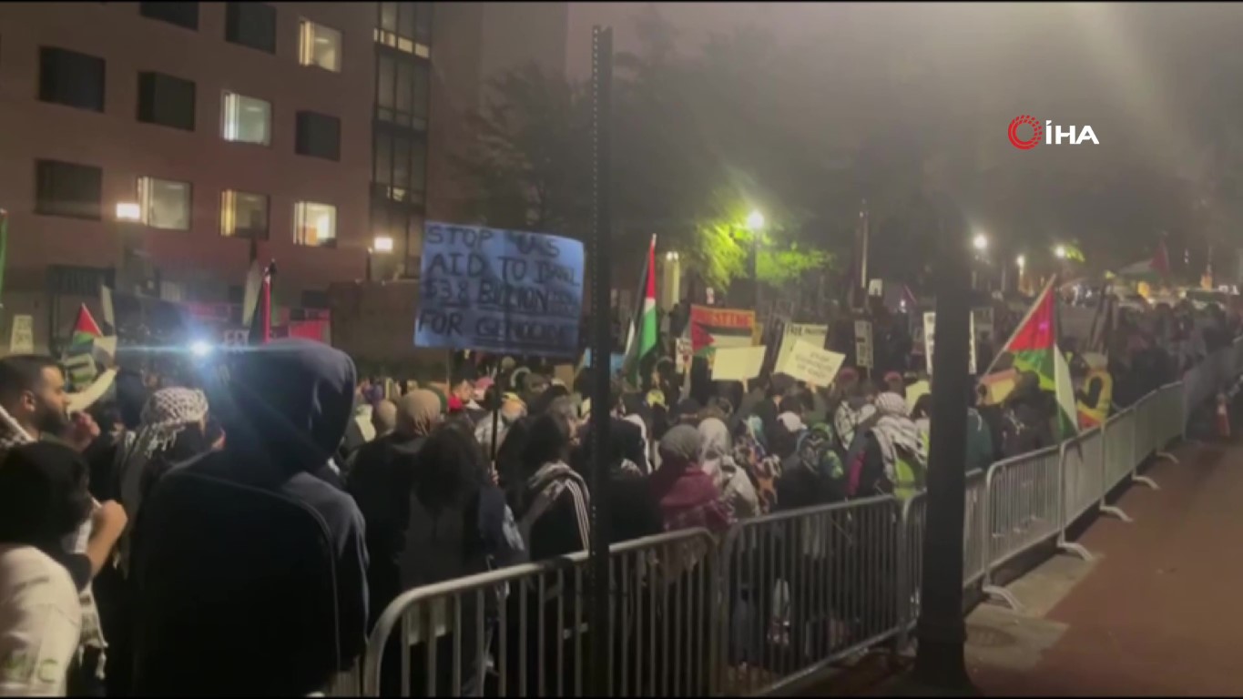 Yüzlerce Filistinliden İsrail’in ABD Büyükelçiliği önünde ‘ateşkes’ çağrısı