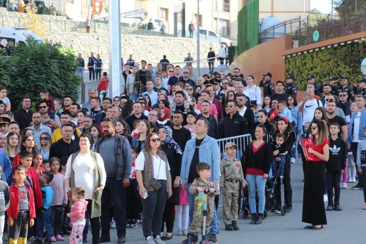 Güneydoğu’da Cumhuriyet’in 100’üncü yılı coşkuyla kutlandı