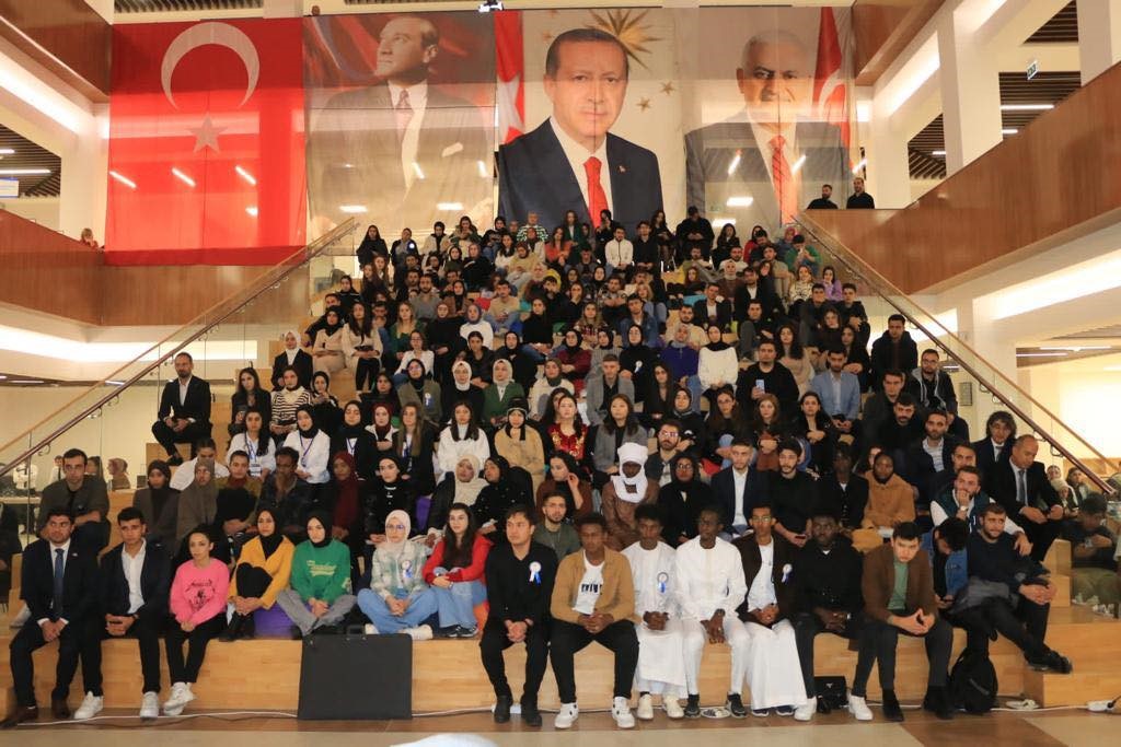 Yıldırım, üniversite öğrencileriyle söyleşide bulundu