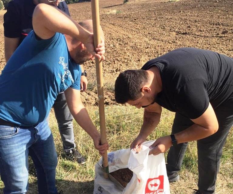 Emet’te üreticilerin toprak analizi talepleri yerine getiriliyor