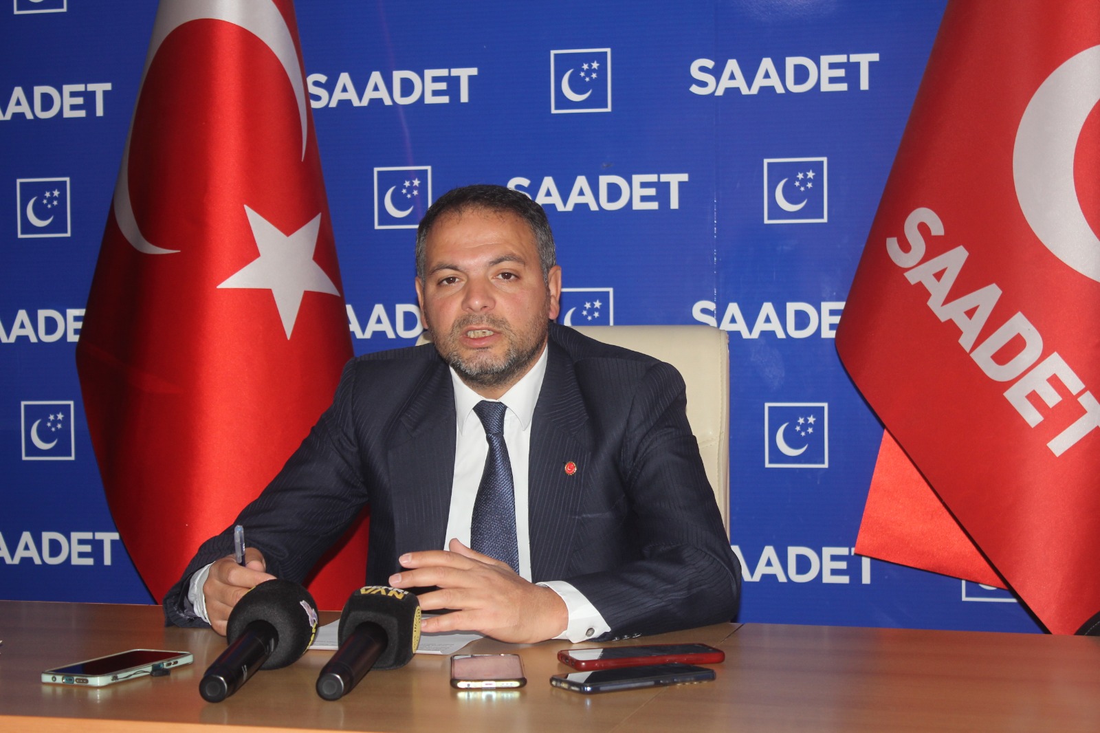 Saadet Partisi Van İl Başkanı İlhan Büyükşehir ve Edremit Belediyelerine sitemde bulundu