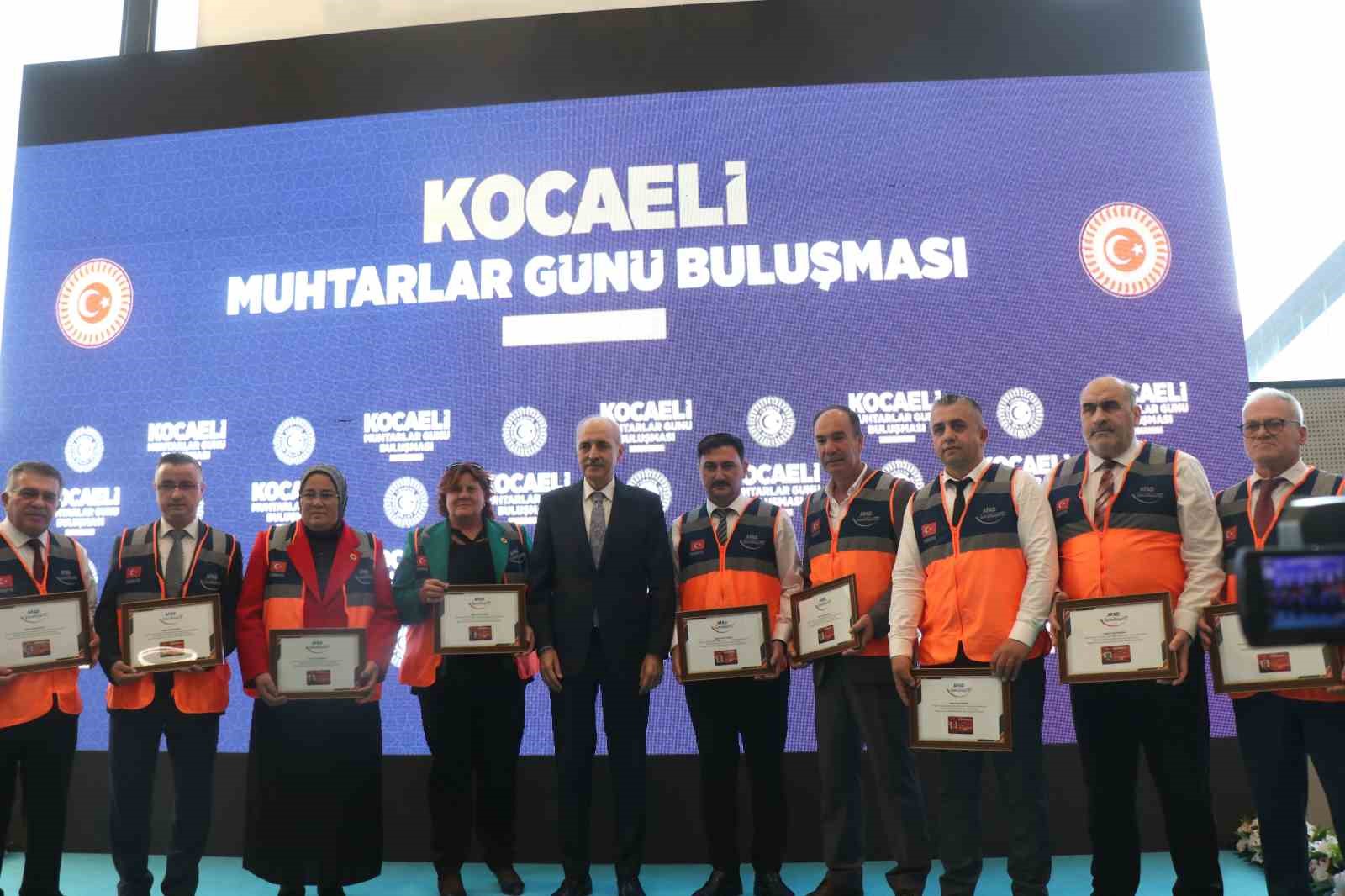 TBMM Başkanı Kurtulmuş: “Türkiye bu karanlıkta tabiri caizse elinde el feneriyle bütün dünyaya istikamet gösteriyor”