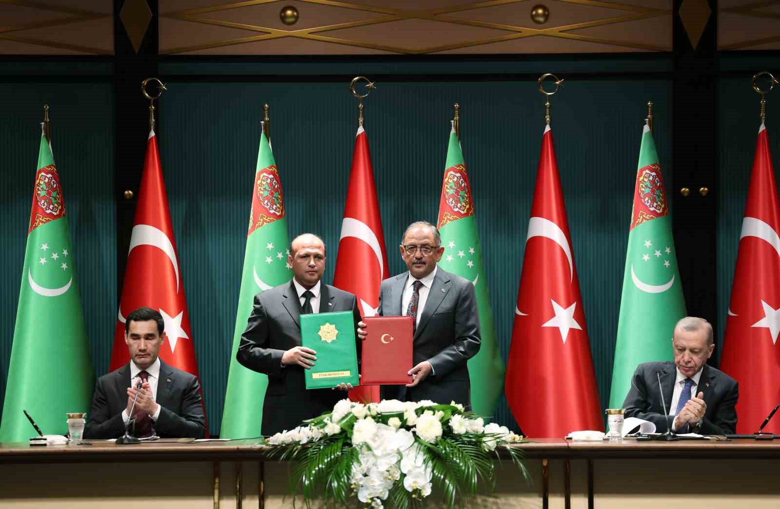 Türkiye ve Türkmenistan arasında 13 anlaşma imzalandı