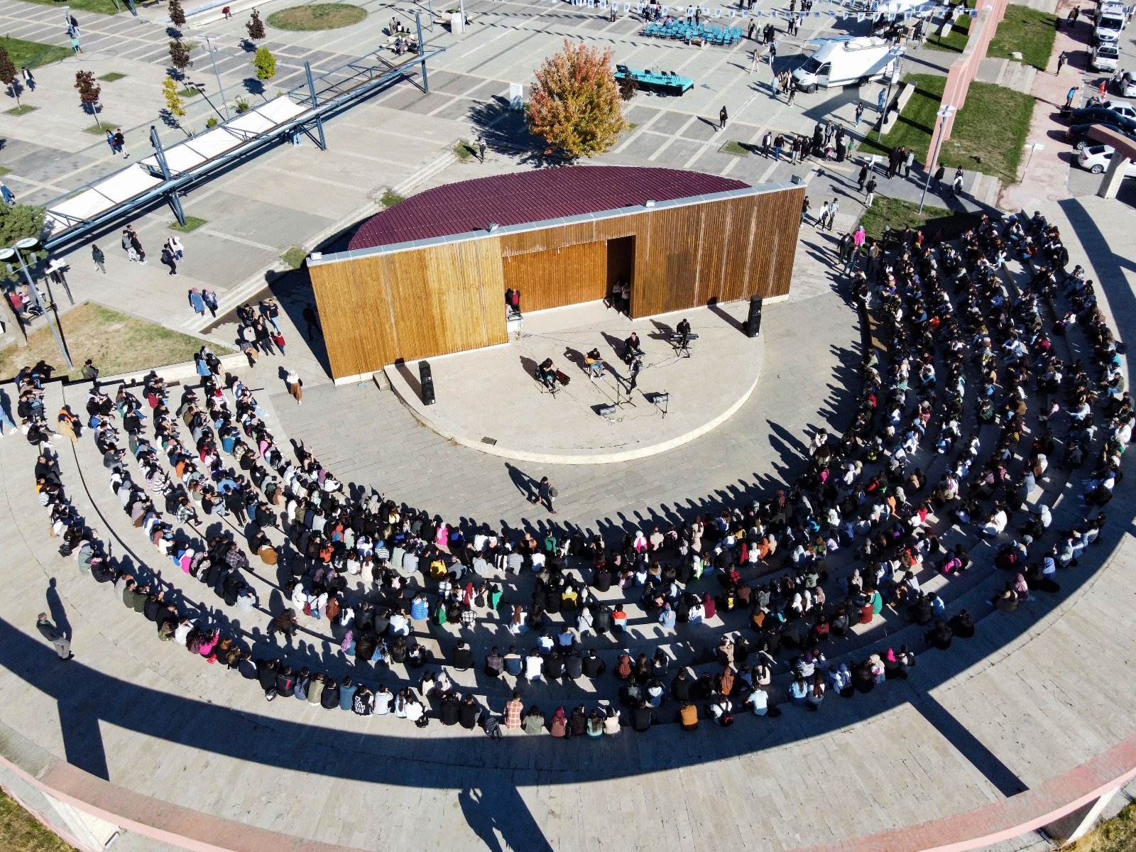 Van YYÜ öğrencileri kampüs oryantasyon programında bir araya geldi
