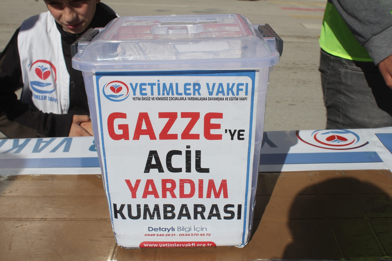 Yetimler Vakfından “Gazze’ye acil yardım” standı
