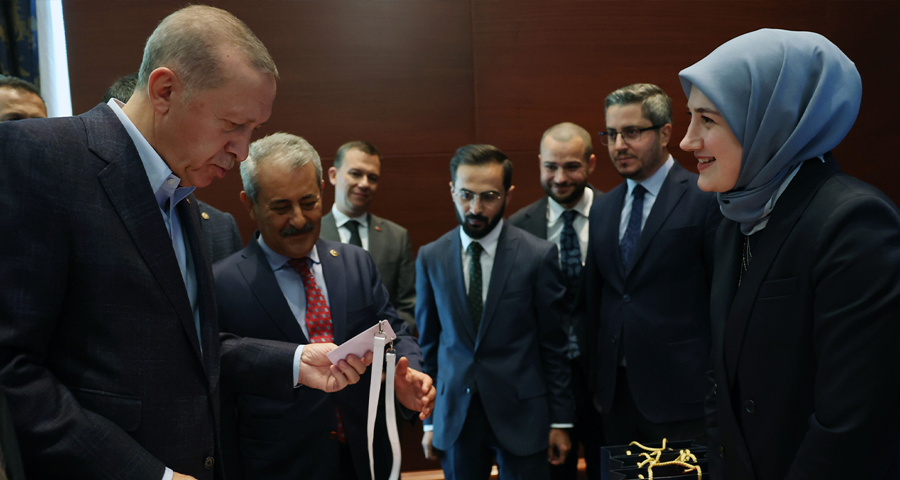 Cumhurbaşkanı Erdoğan, delege kartını aldı