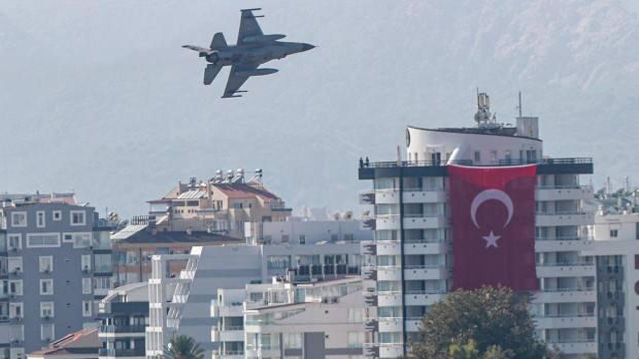 F-16’lar Antalya semalarında prova uçuşu yaptı
