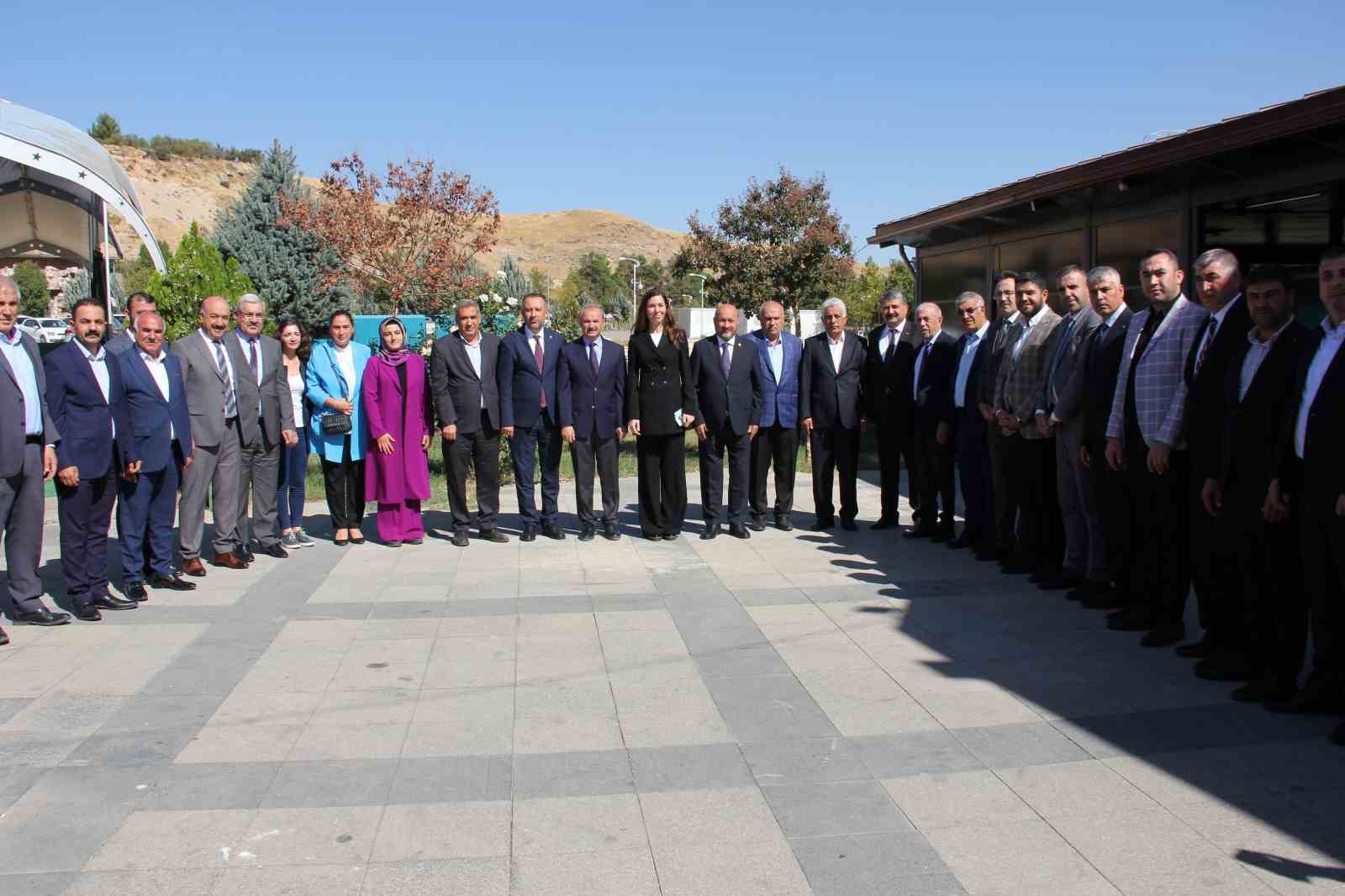 AK Parti Genel Başkan Yardımcısı Karaaslan: “Konut değil yaşam alanları yapıyoruz”