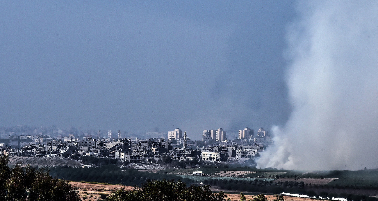 Gazze sınırından dumanlar yükselmeye devam ediyor