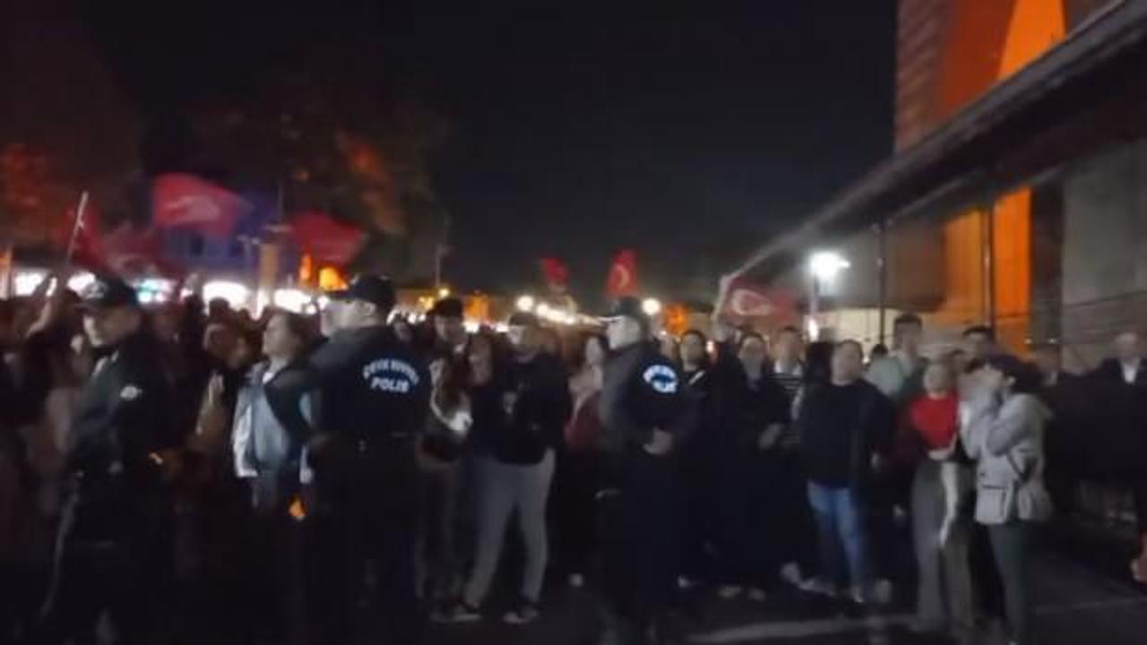 İsrail yanlısı provokatörlerden “Filistin’e destek” çadırına çirkin saldırı!