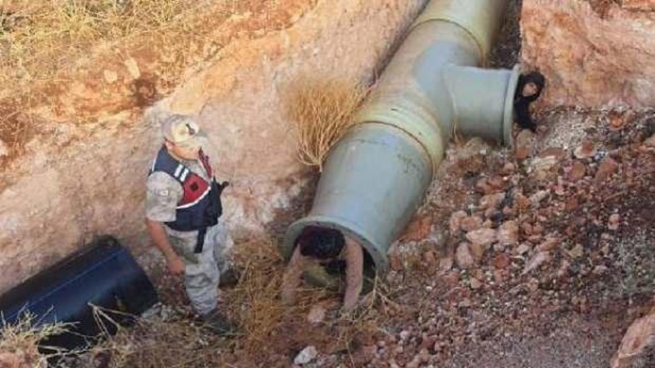 Kilis’te, sulama borusuna gizlenmiş 3 kaçak göçmen yakalandı