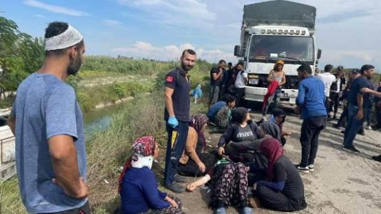 Tarım işçilerinin taşındığı minibüs kanala devrildi: 3’ü ağır 10 yaralı