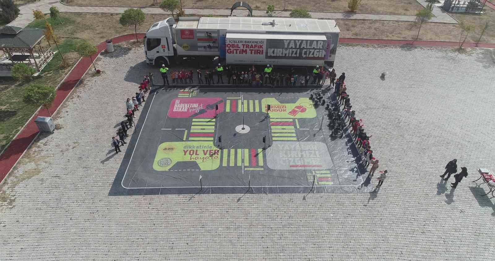 Van’da ’Mobil Trafik Eğitim Tırı’nda öğrencilere eğitim verildi