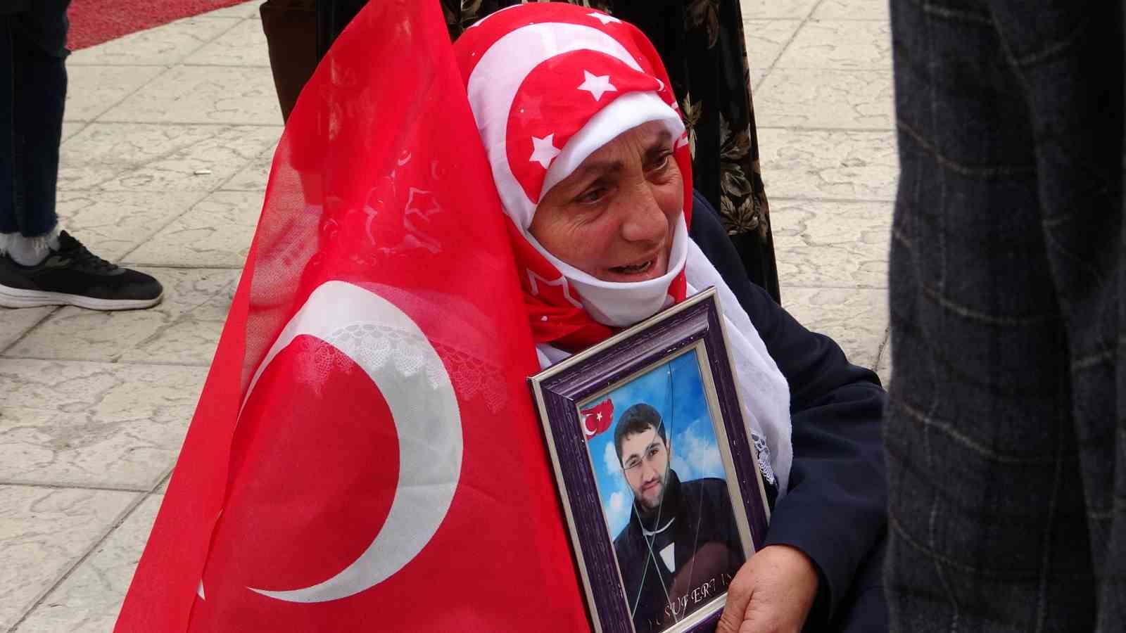 Evlat nöbetindeki Saliha Mert: “HDP’nin İsrail’den farkı yok”