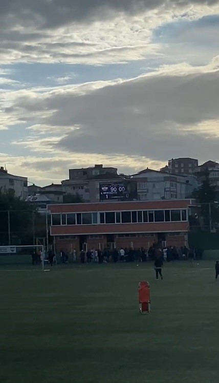 Tribüne silah sokulduğu iddiası