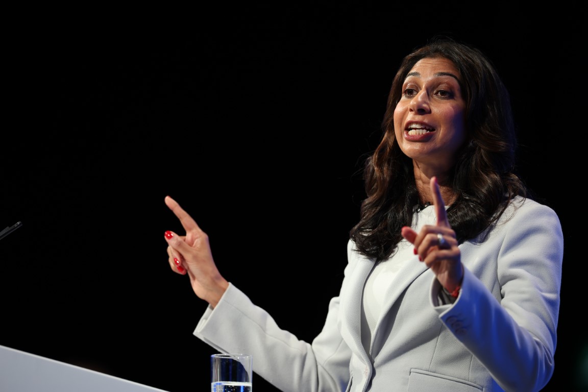 İngiltere İçişleri Bakanı görevden alındı