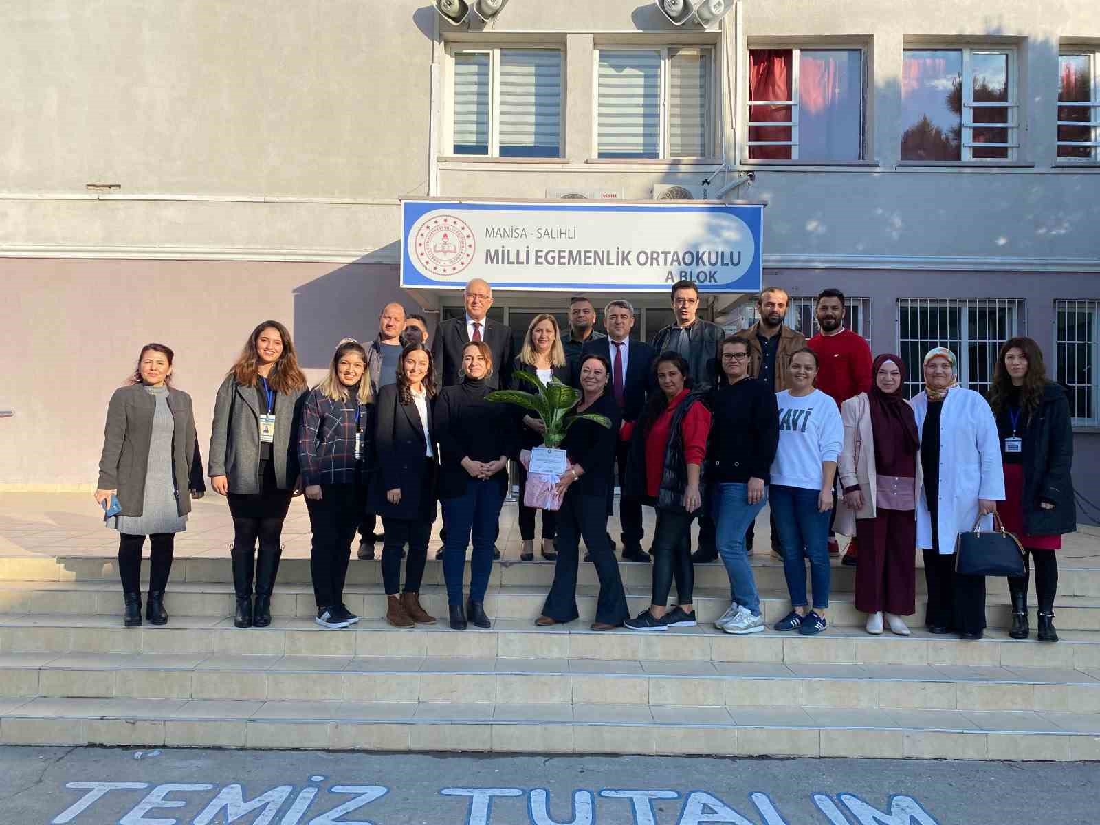 Başkan Kayda’dan meslektaşlarına çiçekli kutlama
