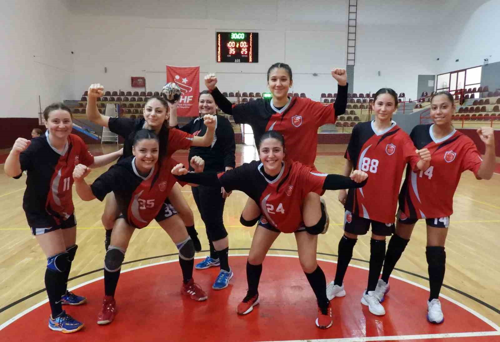 Kepez’in kızları 2’de 2 yaptı