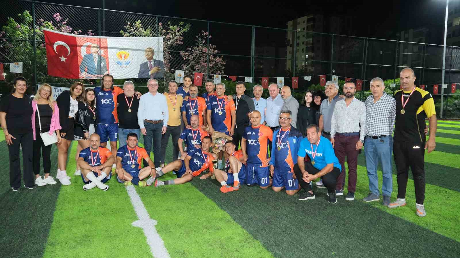 “Raftaki Kramponlar Turnuvası’nın” şampiyon, Adana Şöhretler takımı oldu