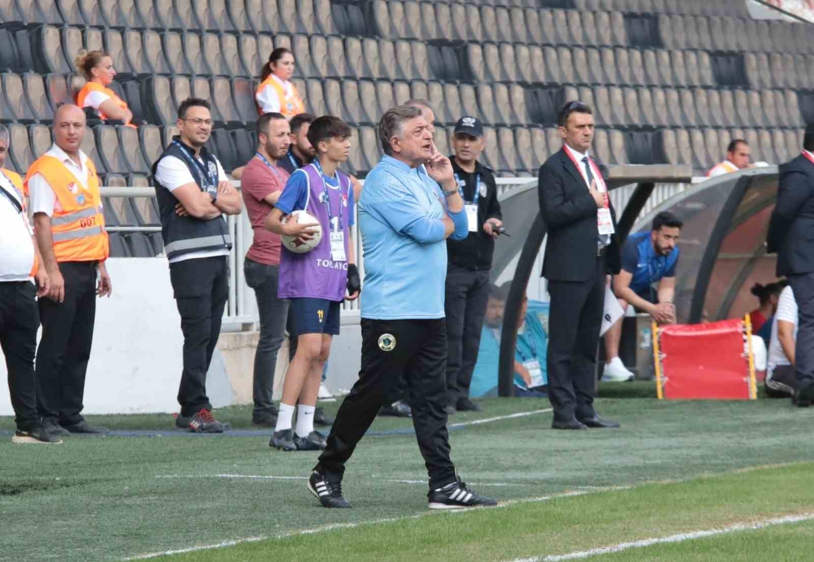 Yılmaz Vural galibiyetle başladı