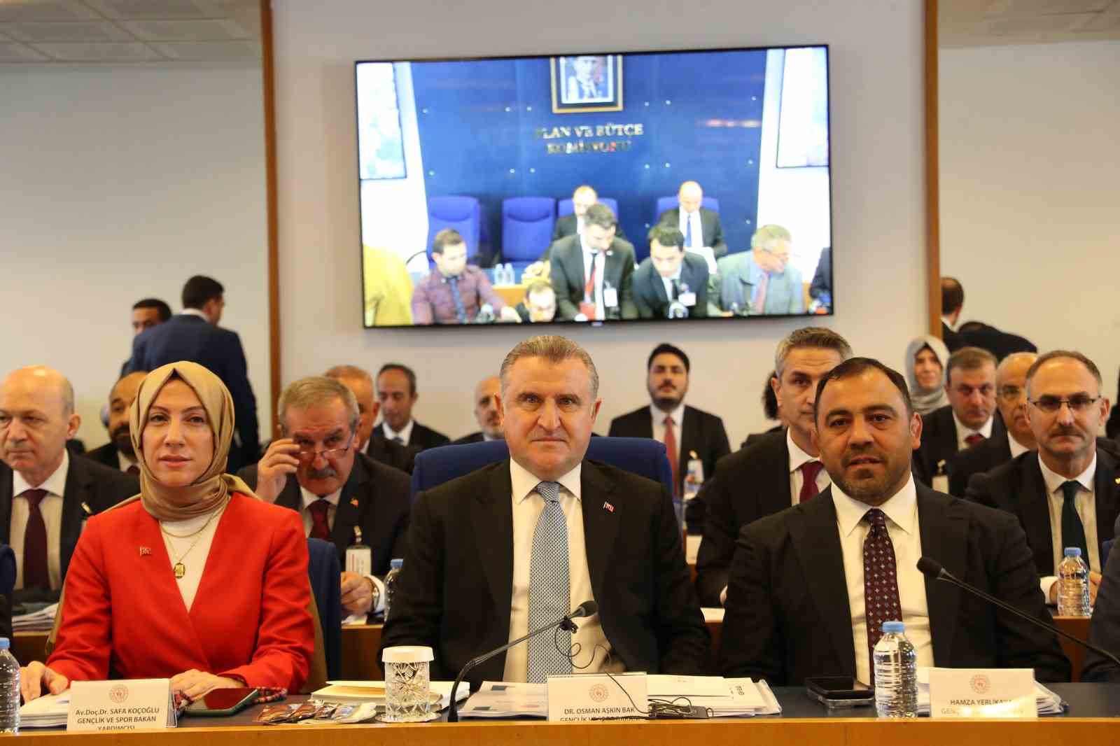 Gençlik ve Spor Bakanı Bak: “(Aydın’da yurttaki asansör kazası) Bakımların yapılmadığı, ihmal edildiği bilgisinin asılsız olduğunu ifade etmek isterim”