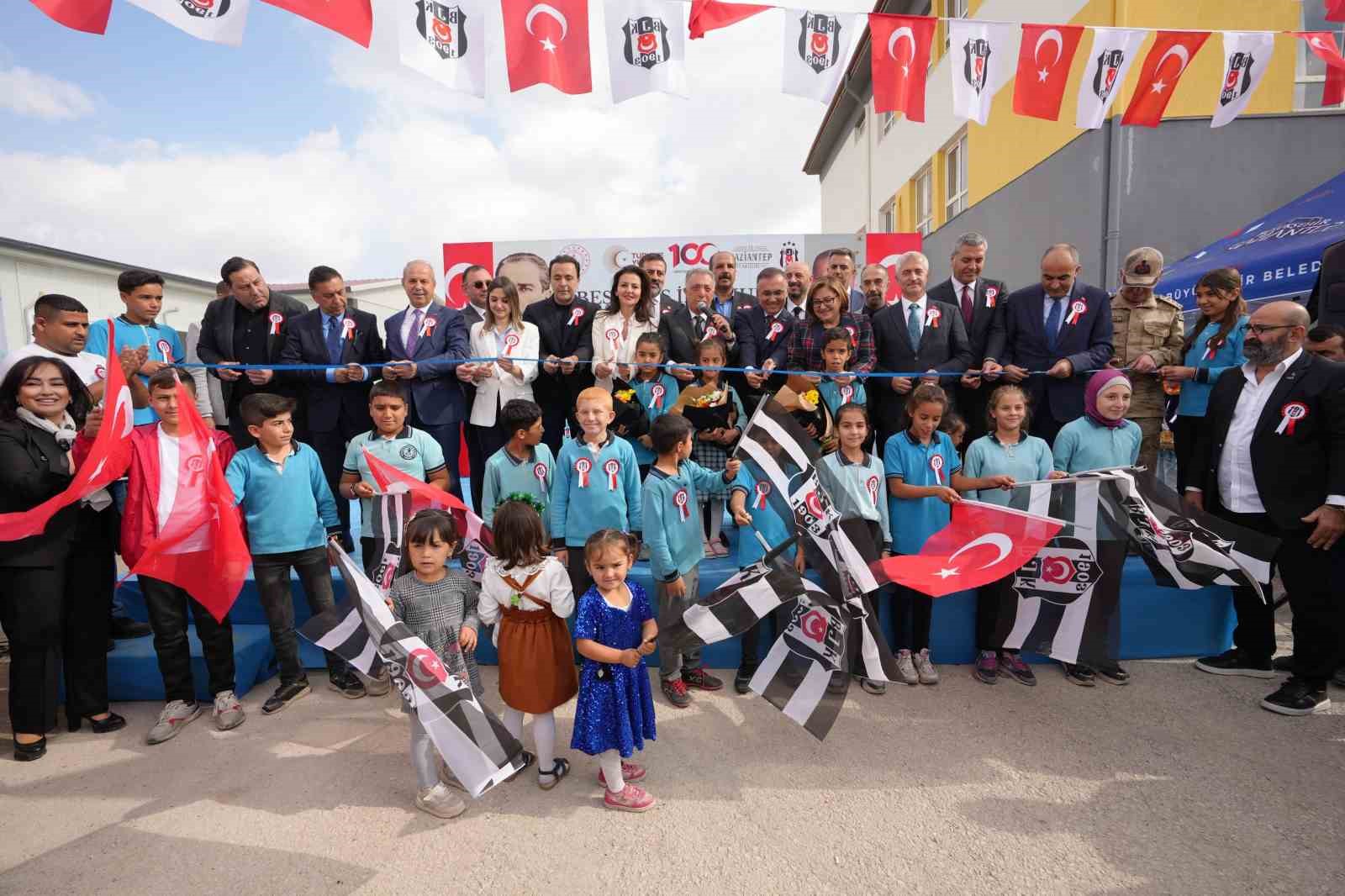 Gaziantep Valisi Çeber: “Emeklerinden dolayı Beşiktaş Kulübü’ne teşekkür ediyoruz”