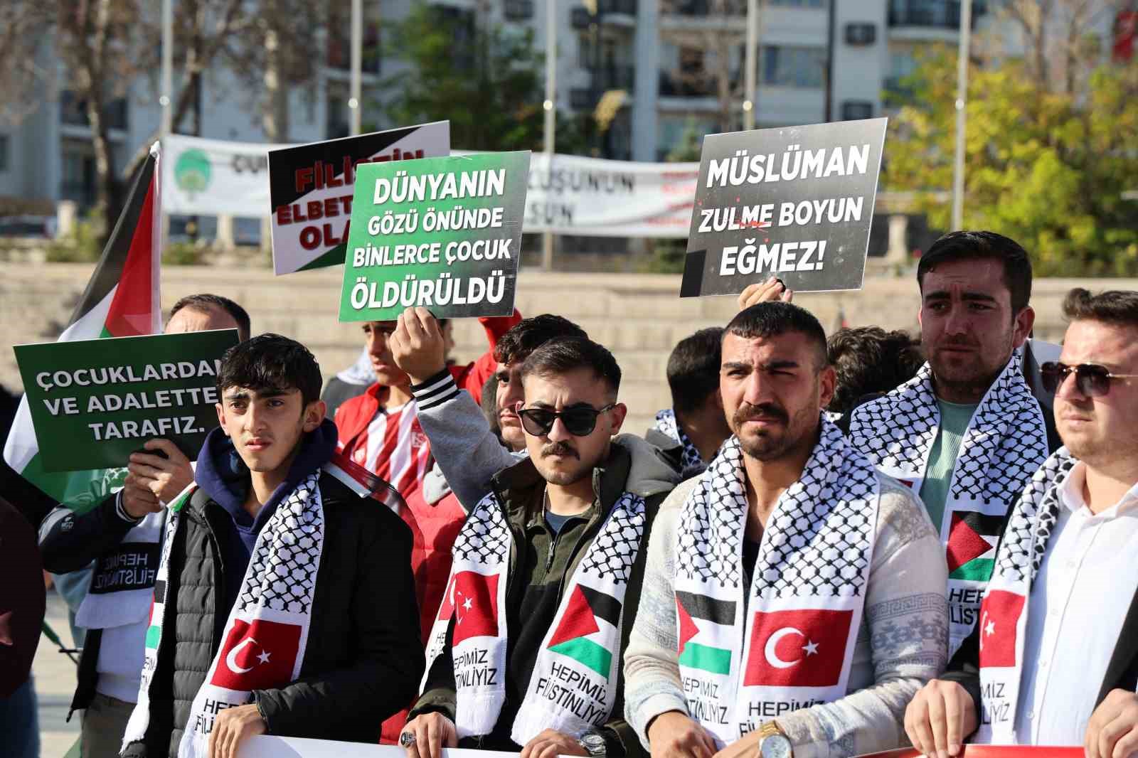 Gençlerden Gazze’ye destek