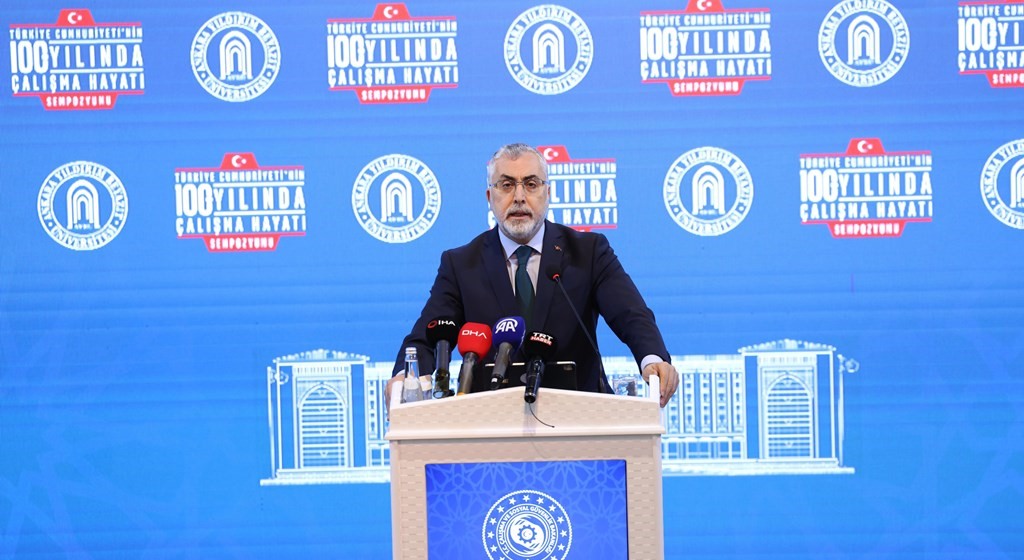 Bakan Işıkhan, “Türkiye Cumhuriyeti’nin 100. Yılında Çalışma Hayatı” paneline katıldı