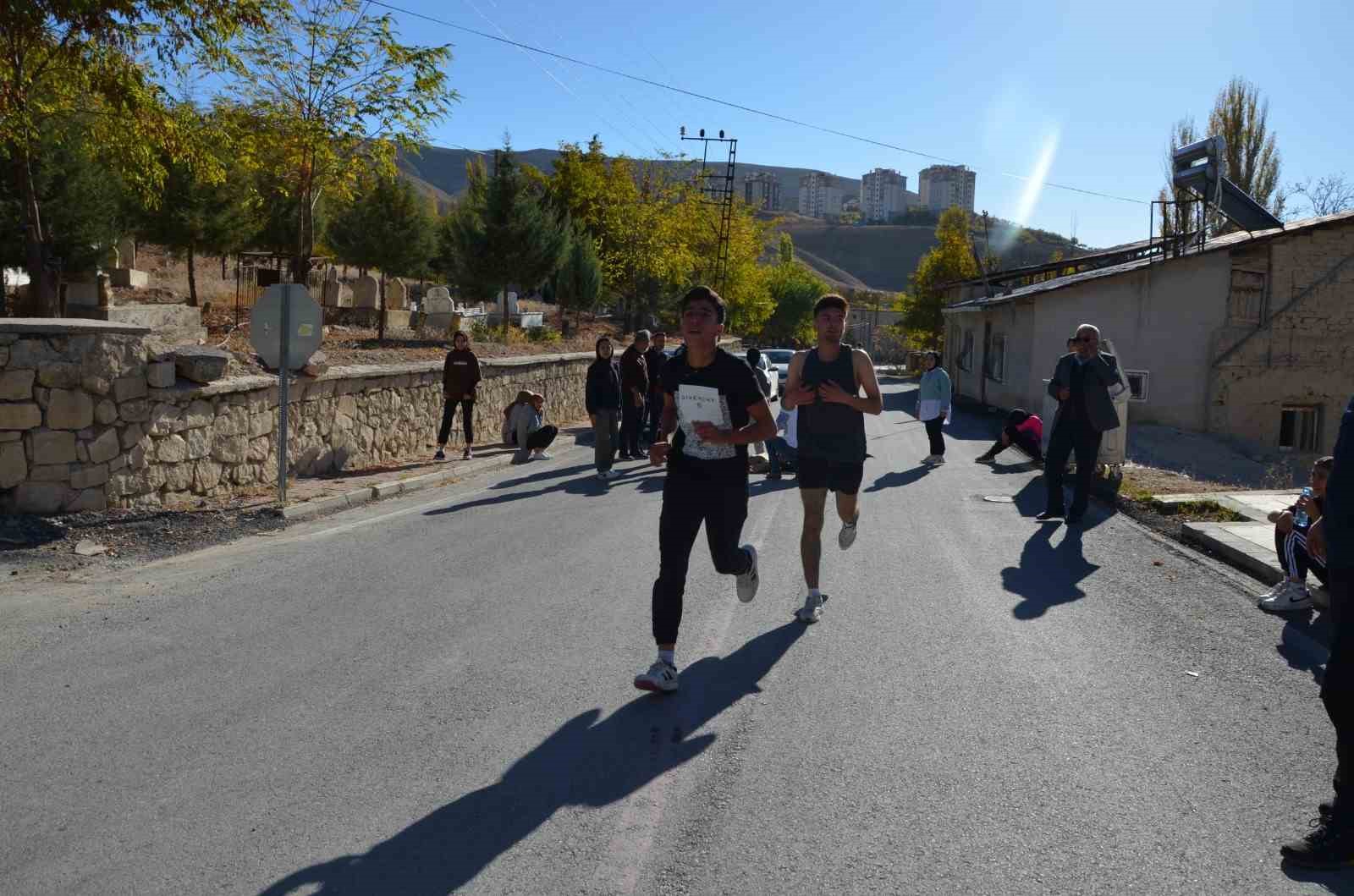 Darende’de Atatürk koşusu düzenlendi