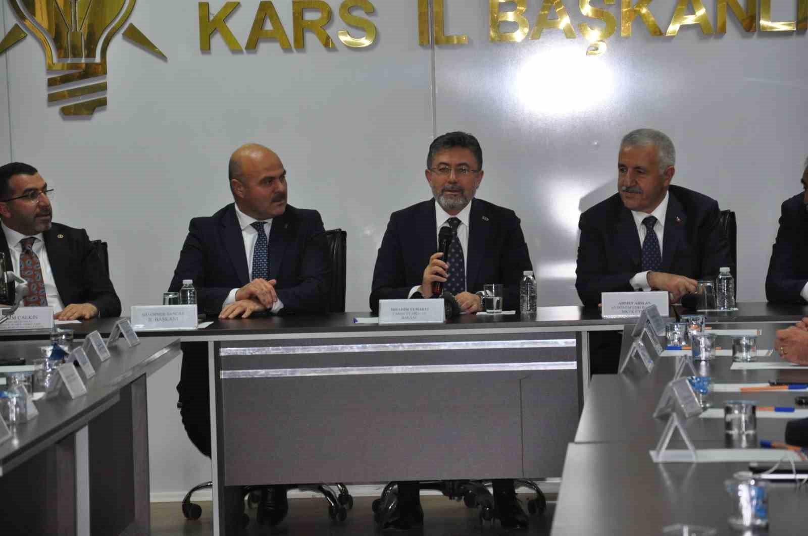 Bakan Yumaklı, Kars’ta partililerle buluştu