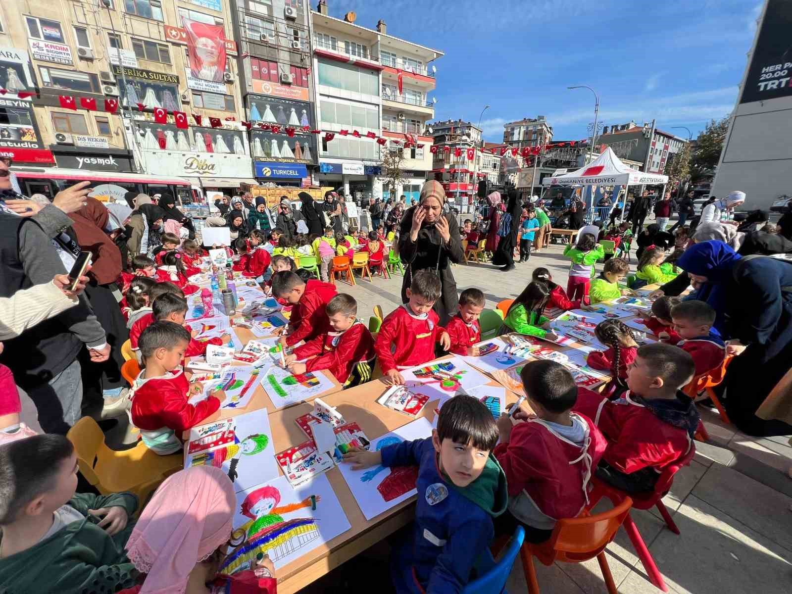 Minik ellerden Filistin’e büyük destek