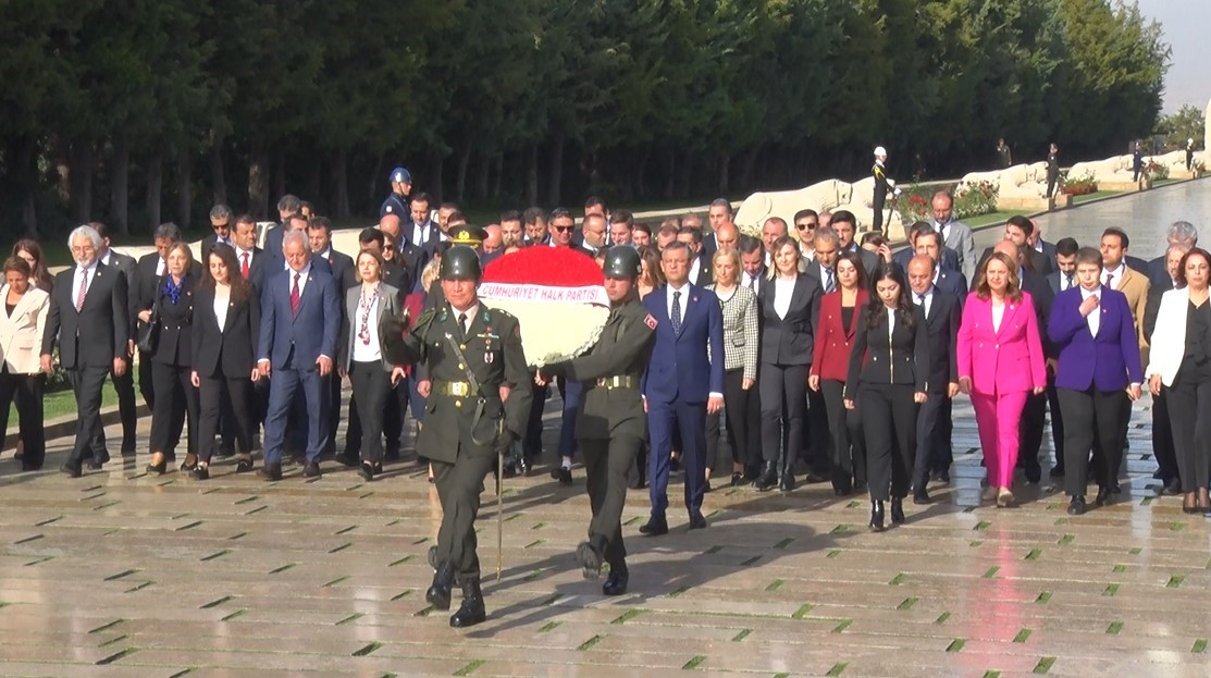CHP Genel Başkanı Özgür Özel, Anıtkabir’i ziyaret etti