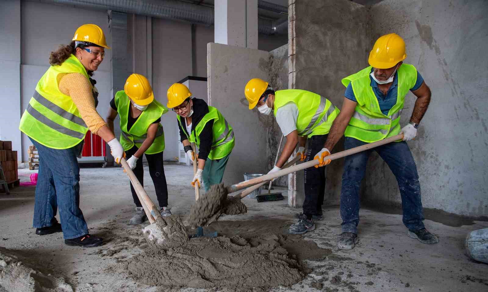 MERCEK’te kursiyerler teorik ve uygulamaları eğitim alıyor