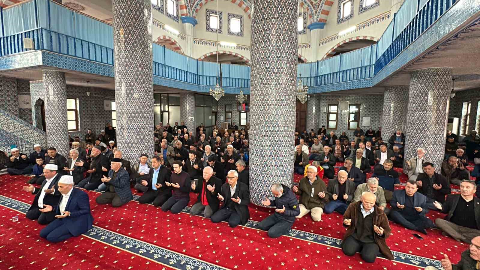 Depremde hayatını kaybedenler anıldı