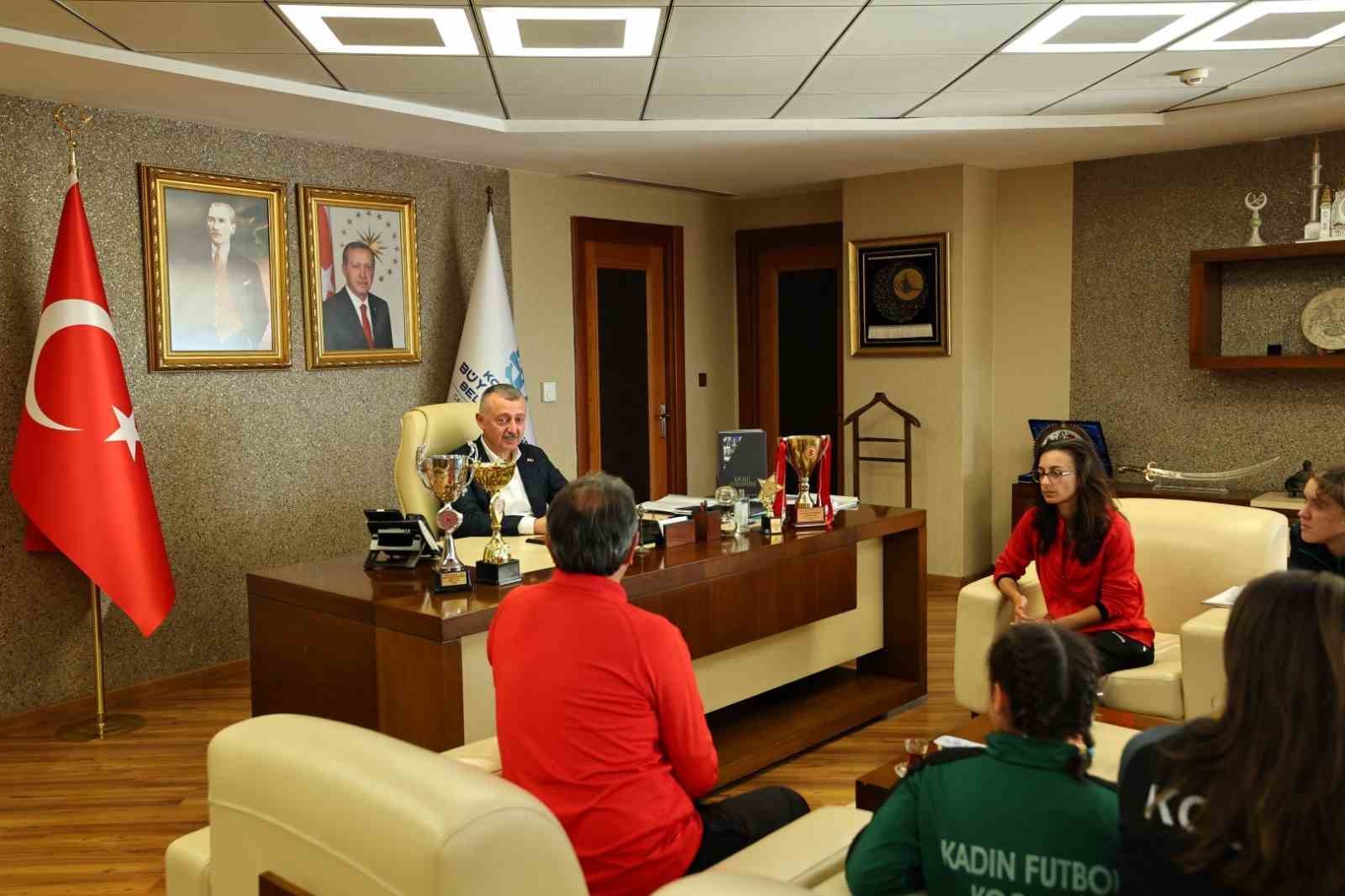 Büyükakın: “Kızlarımızın aldığı başarılar bizi çok mutlu ediyor”